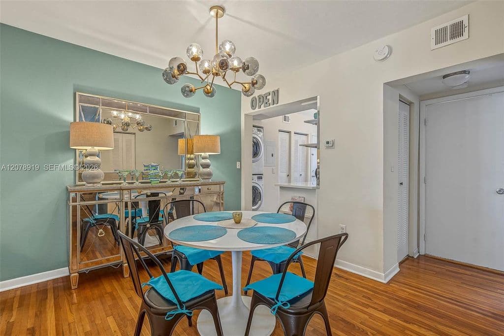 2+1 Condo — 915 8th St APT 102