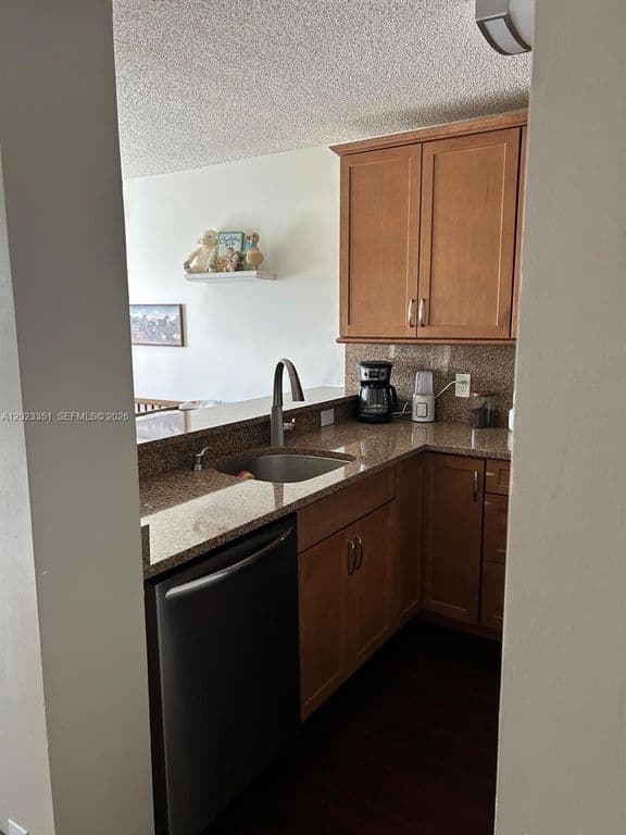 1+1 Condo — 977 Coral Club Dr #977