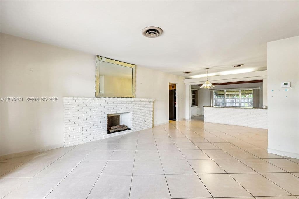 2-bedroom Single-Family Home — 3121 Hollywood Blvd