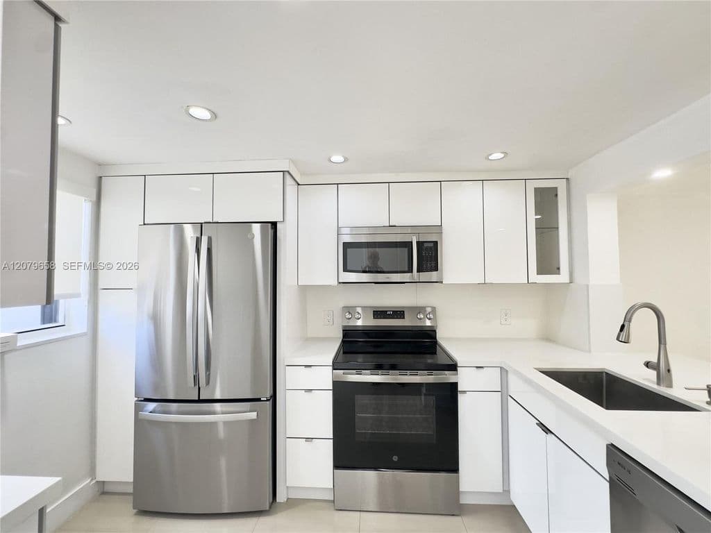 2+1 Mülk — 8010 SW 152nd Ave APT 211