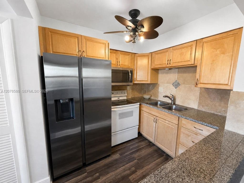 2-bedroom Condo — 4050 NE 12th Ter APT 11-1