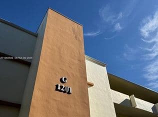 1-bedroom Condo — 1201 NE 191st St #G313, Miami, 33179