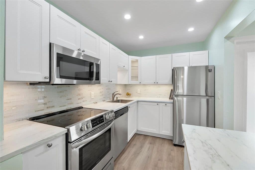 2-bedroom Condo — 1951 NE 39th Street #156