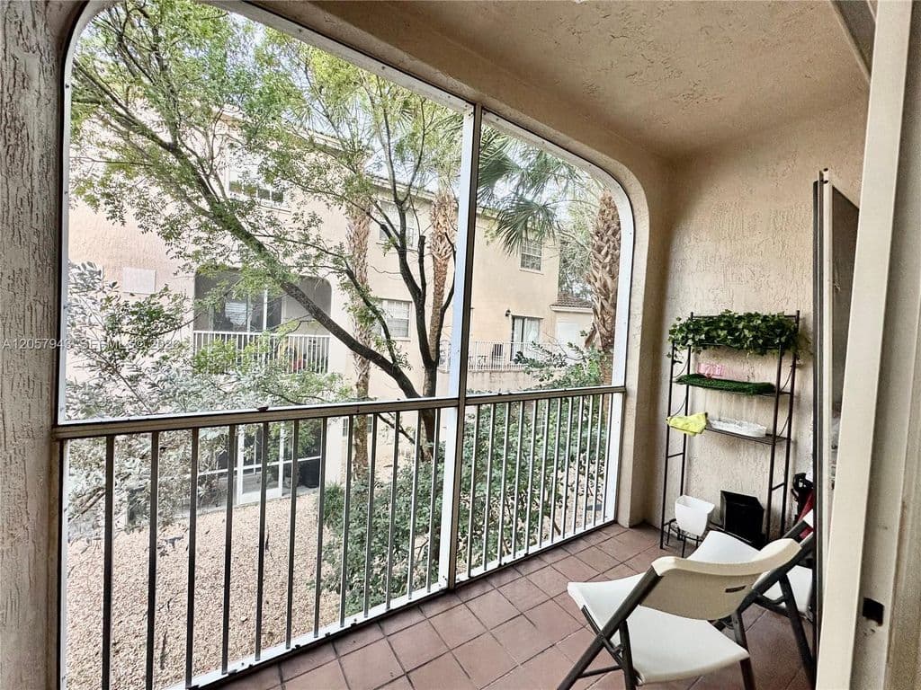 2-bedroom Condo — 5640 NW 115th Ct APT 206
