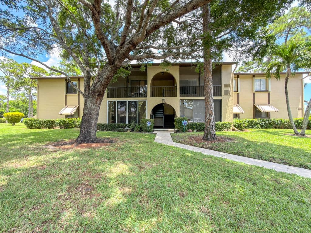 2-bedroom Condo — 235 PINE HOV Circle #A-2