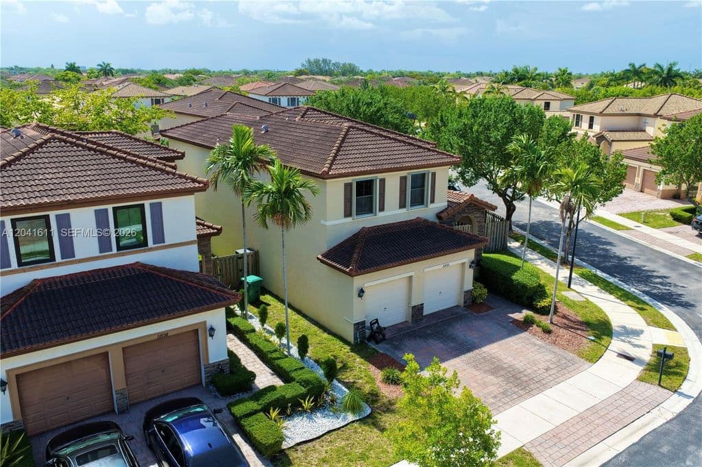 5-bedroom Single-Family Home — 22732 SW 92nd Pl