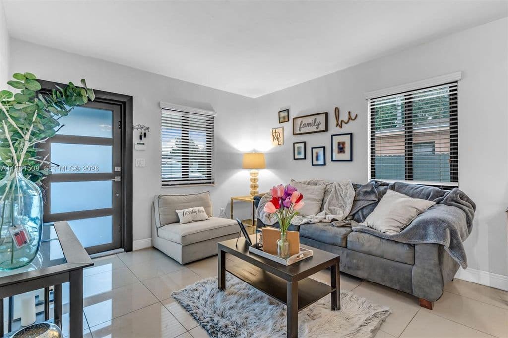 3+1 Müstakil ev — 7585 SW 28th St