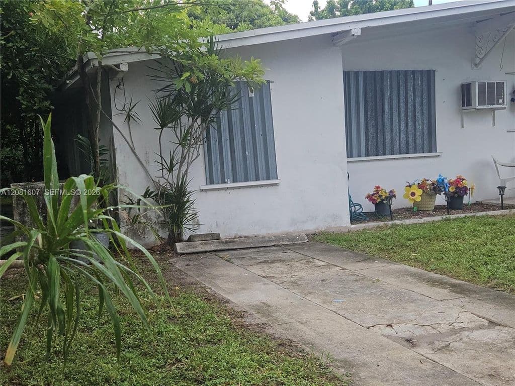 3-bedroom Single-Family Home — 11345 SW 44th St