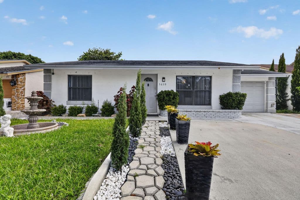 4+1 Müstakil ev — 5639 Ithaca Circle E