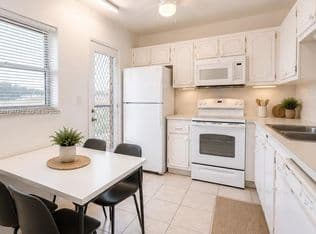 2+1 Condo — 301 NE 14th Ave APT 702, Hallandale, 33009