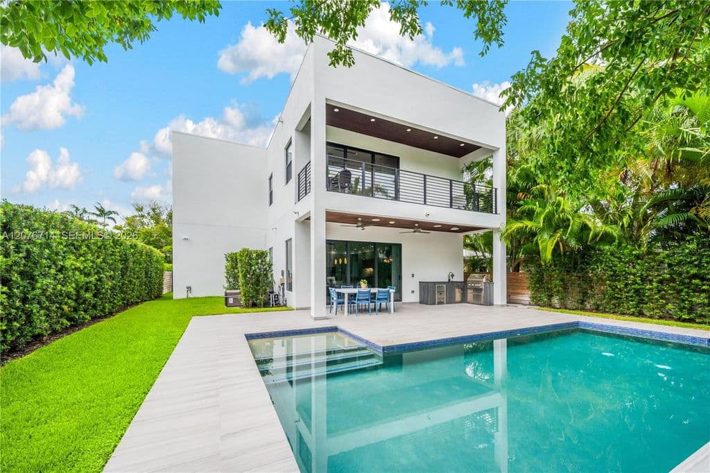 4-bedroom Single-Family Home — 1629 NE 4th Pl
