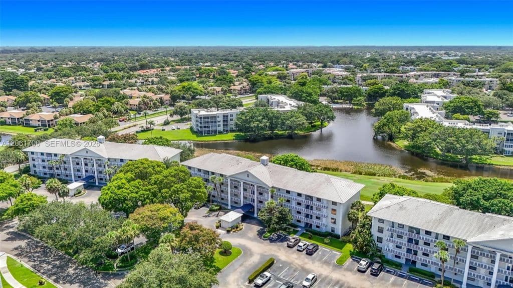 2-bedroom Condo — 1713 Whitehall Dr APT 404