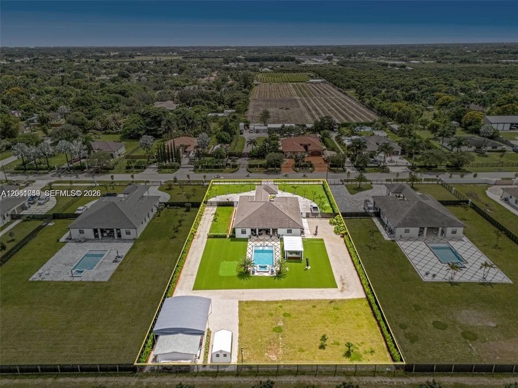 5-bedroom Single-Family Home — 18261 SW 224th St