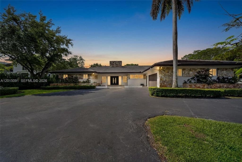 5+1 Müstakil ev — 6650 SW 112th St