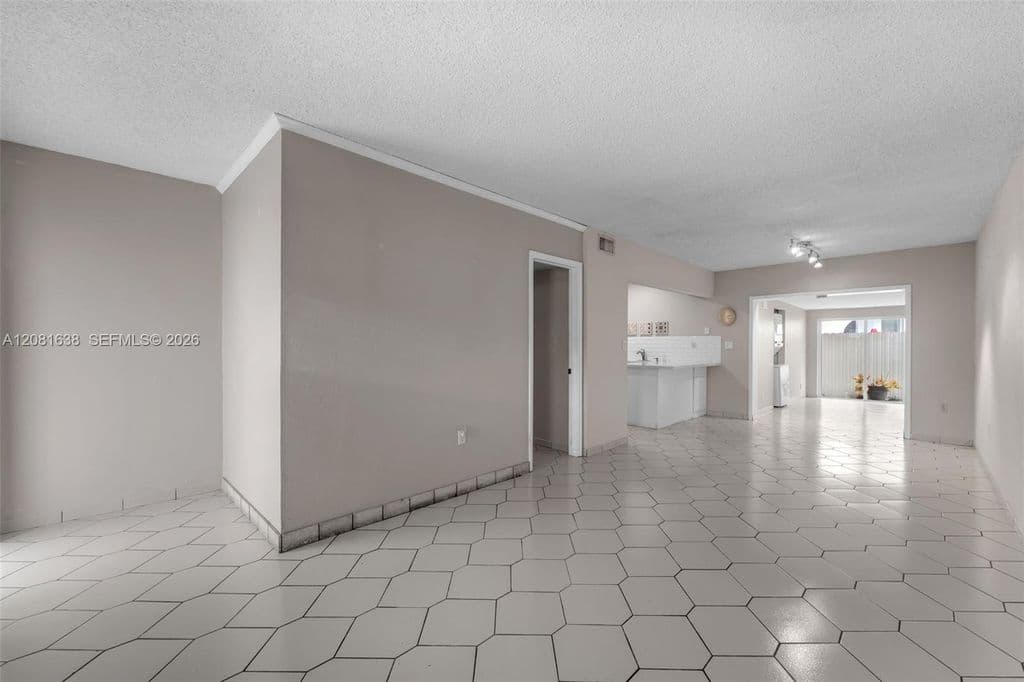 3-bedroom Property — 2018 SW 103rd Ct