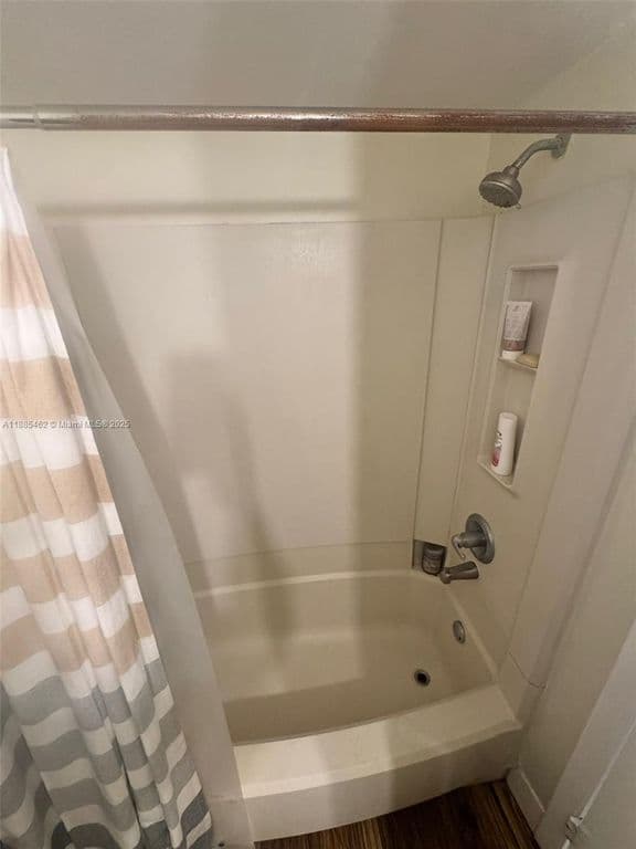 2+1 Condo — 6900 SW 39th St APT 106J