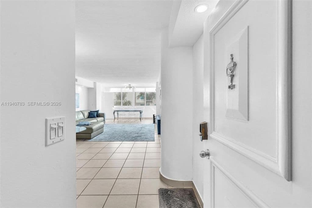 3+1 Condo — 5005 Collins Ave APT 824