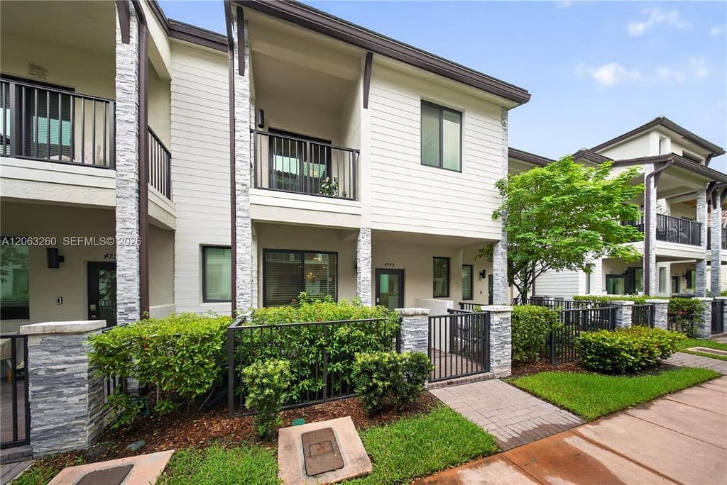 4-bedroom Property — 4745 NW 83rd Pkwy