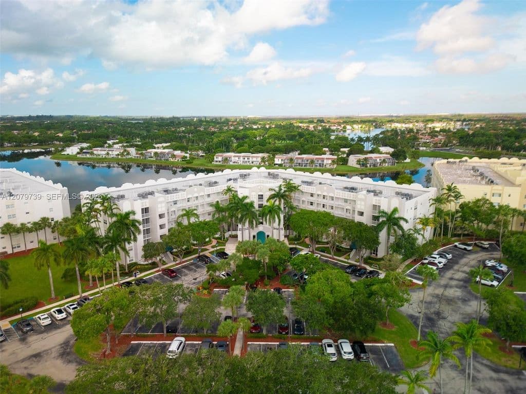 3-bedroom Condo — 10750 NW 66th St APT 102