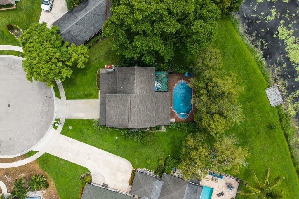 4-bedroom Single-Family Home — 1726 TREEHAVEN Court