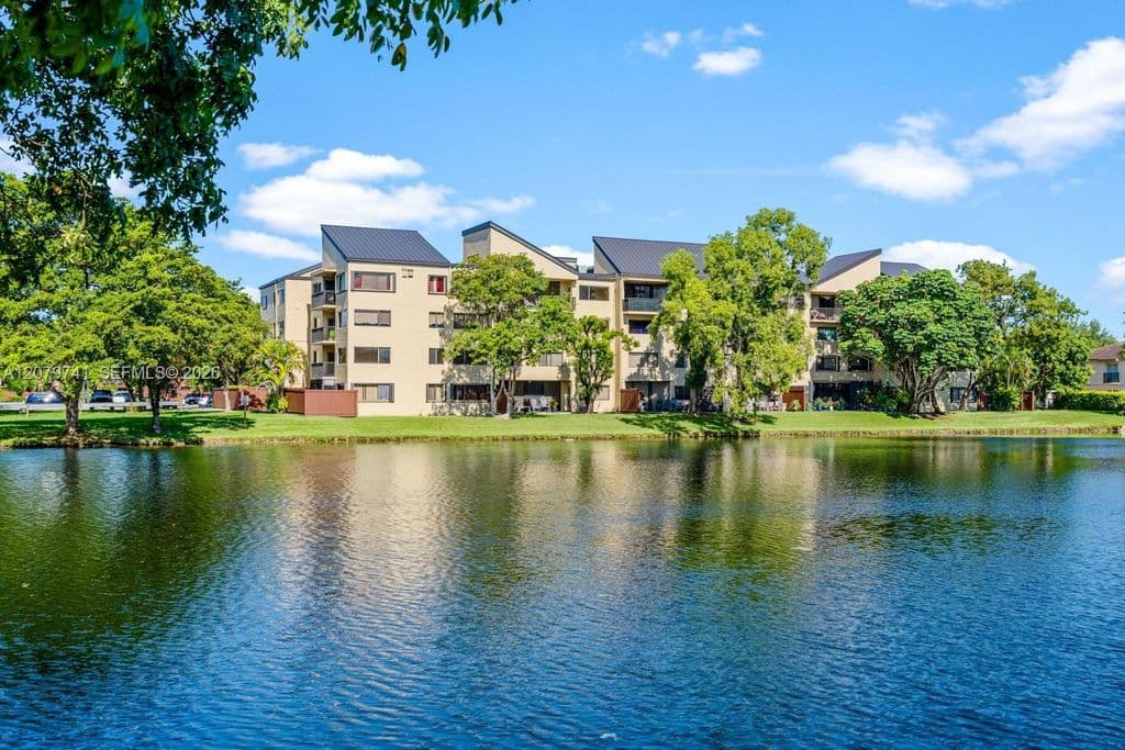 2+1 Condo — 6701 SW 116th Ct APT 103