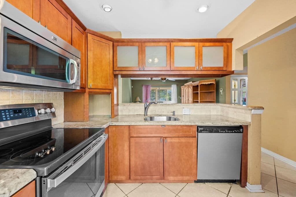2-bedroom Condo — 5151 W Oakland Park Boulevard #309