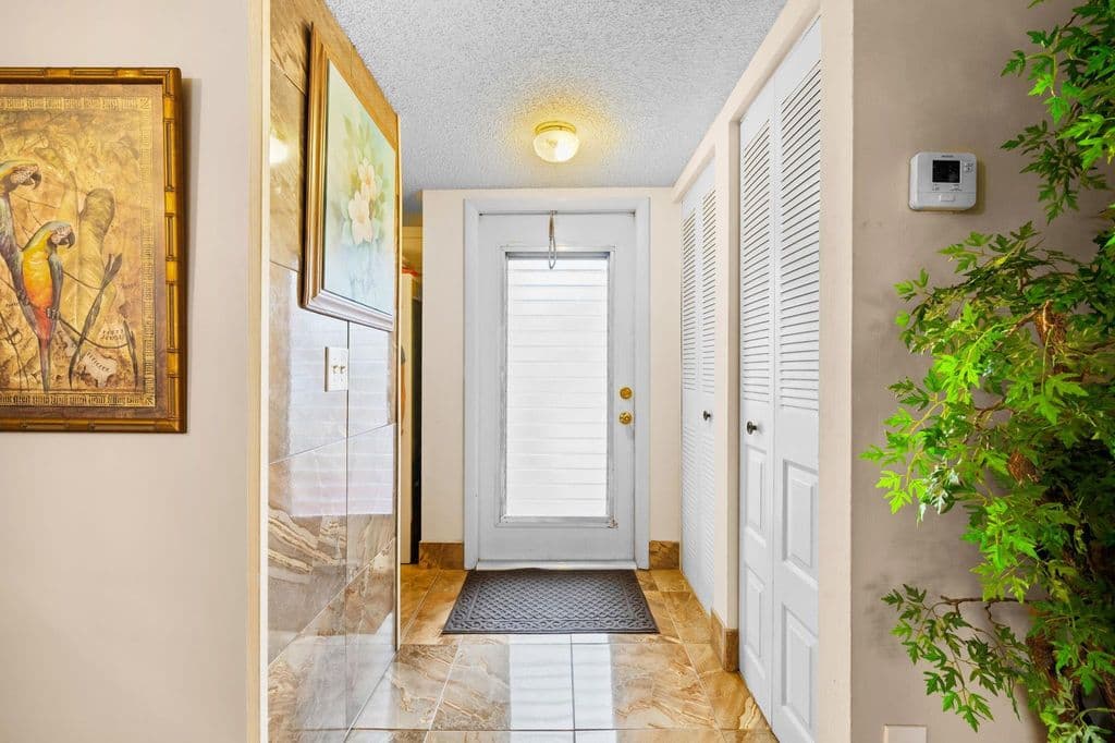 2-bedroom Condo — 10 Willowbrook Lane #108