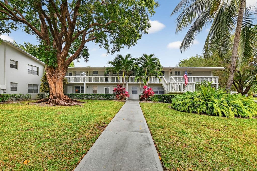 2-bedroom Condo — 262 Ventnor R