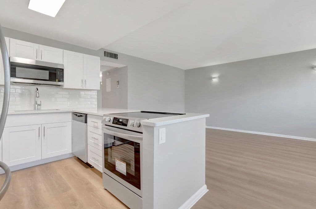 2-bedroom Condo — 296 FANSHAW H