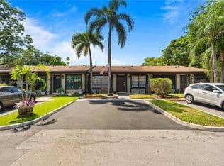 2+1 Townhouse — 10311 Laurel Ct, Pembroke Pines, 33026