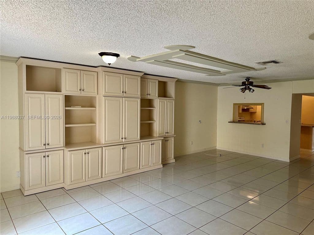 2+1 Mülk — 13705 SW 84th St APT F
