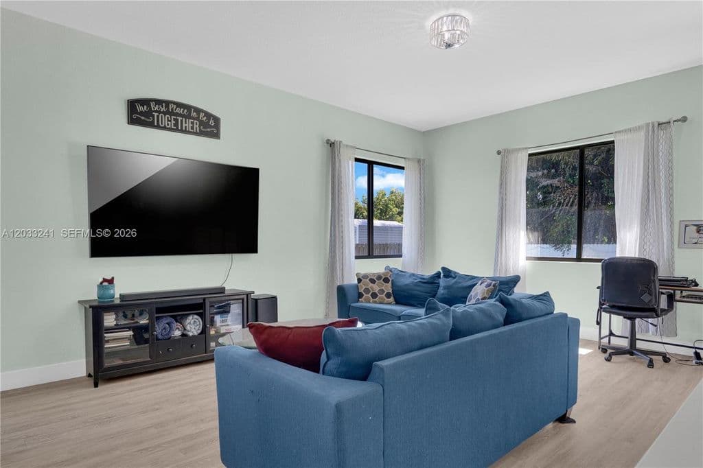 5-bedroom Single-Family Home — 32008 SW 199th Ave