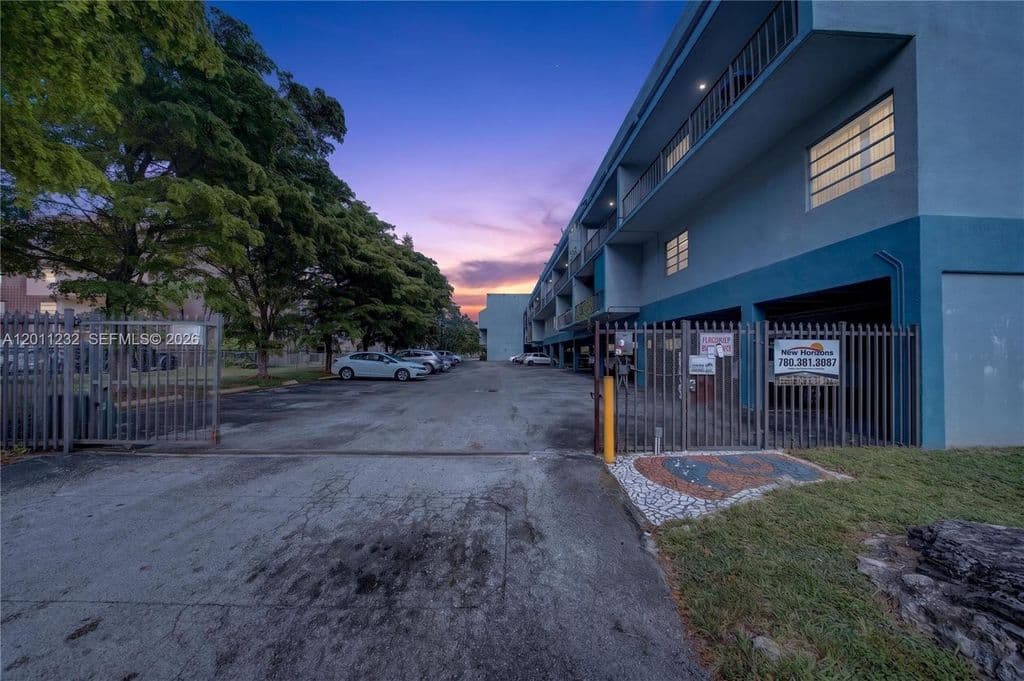 1+1 Condo — 399 NW 72nd Ave APT 209