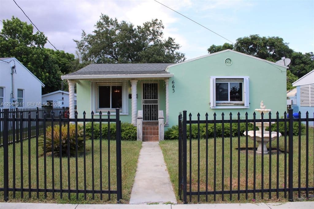 2+1 Müstakil ev — 665 NW 50th St