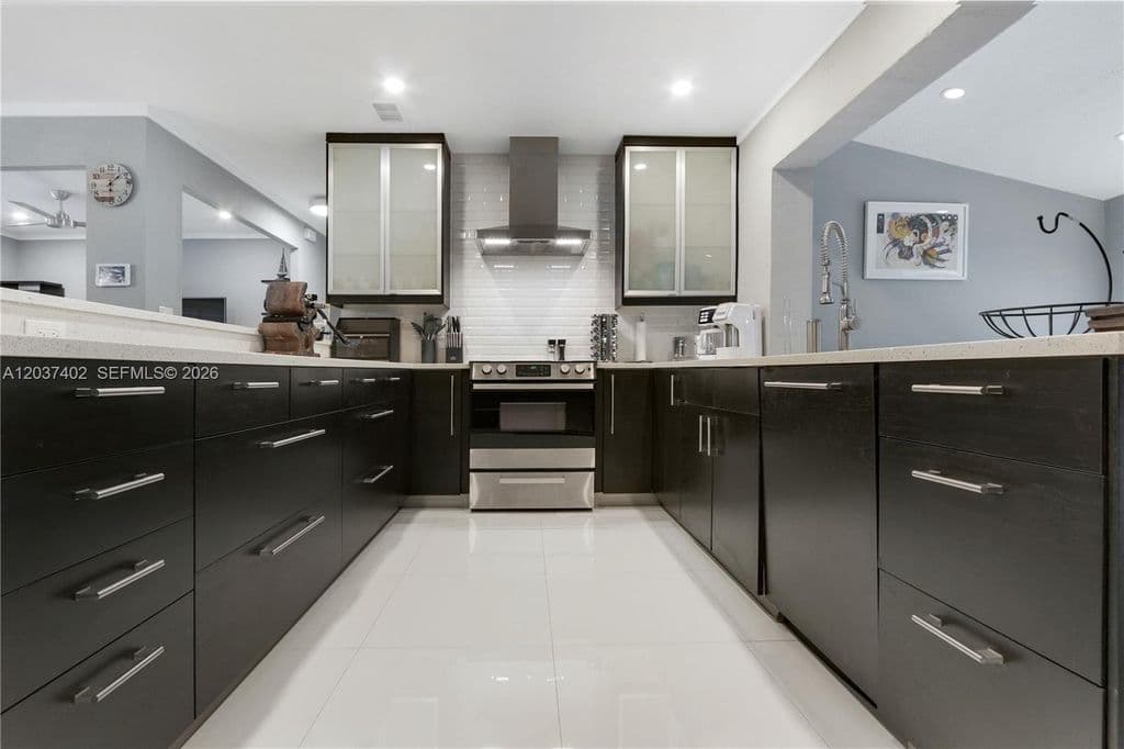 3-bedroom Single-Family Home — 424 NE 27th Dr