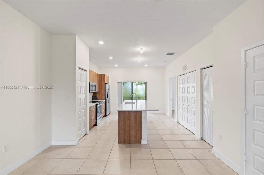 2-bedroom Condo — 7831 NW 104th Ave APT 22
