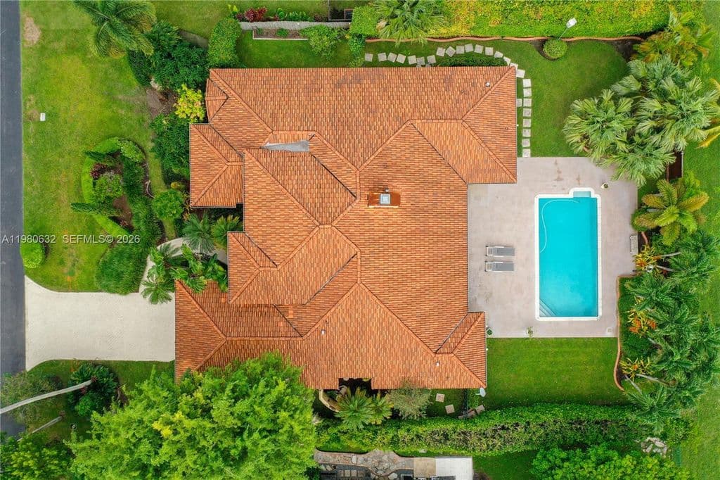 5-bedroom Single-Family Home — 16701 SW 84th Ct