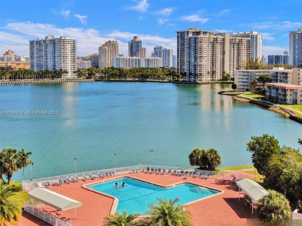 2-bedroom Condo — 3030 Marcos Dr APT T301