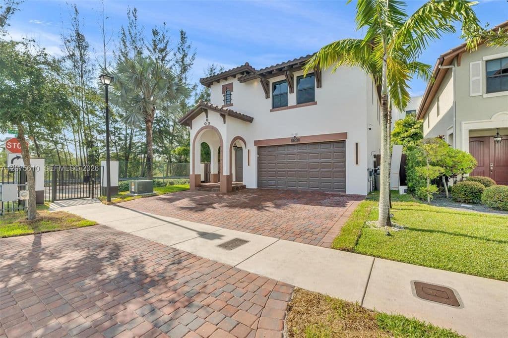 5+1 Müstakil ev — 10204 NW 86th St