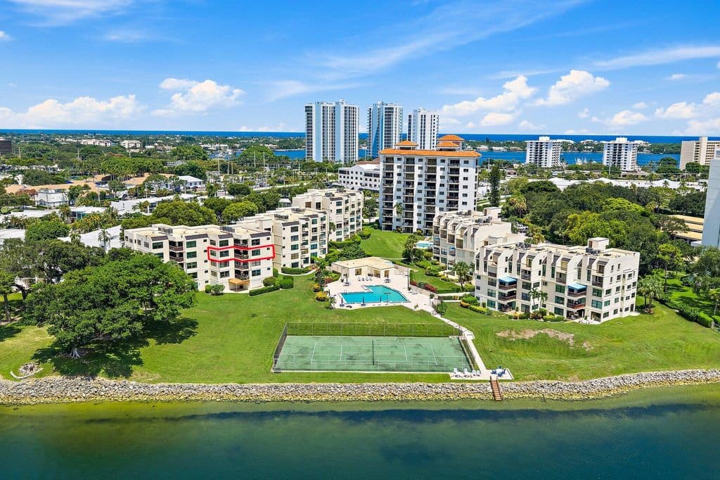 3+1 Condo — 374 Golfview Road #405