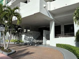 2+1 Condo — 4301 Collins Ave APT 402, Miami Beach, 33140