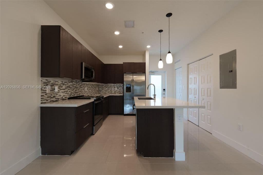 3+1 Condo — 4745 NW 84th Ct #47