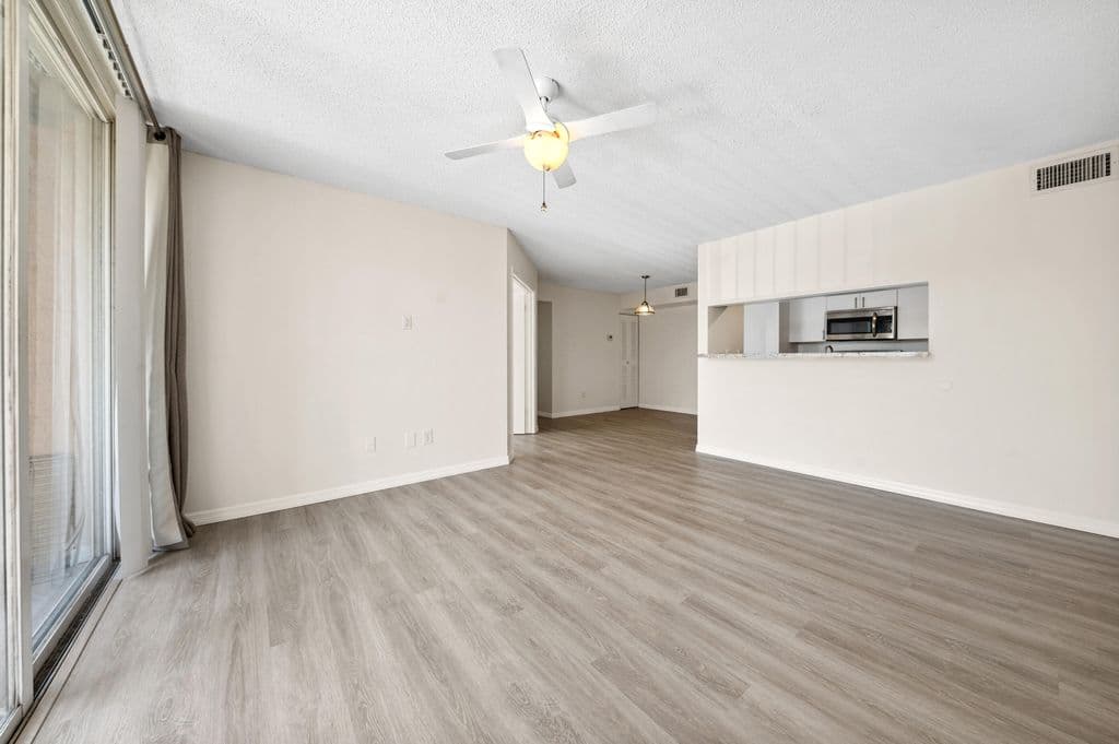 2+1 Condo — 117 Yacht Club Way #205