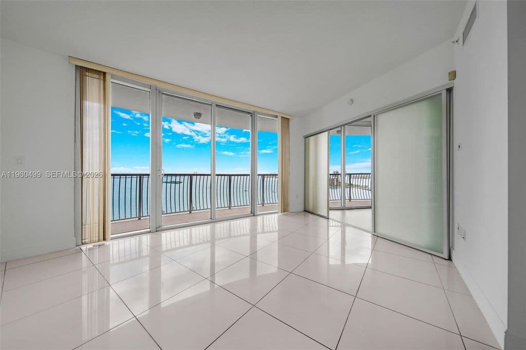 2-bedroom Condo — 1750 N Bayshore Dr APT 2001