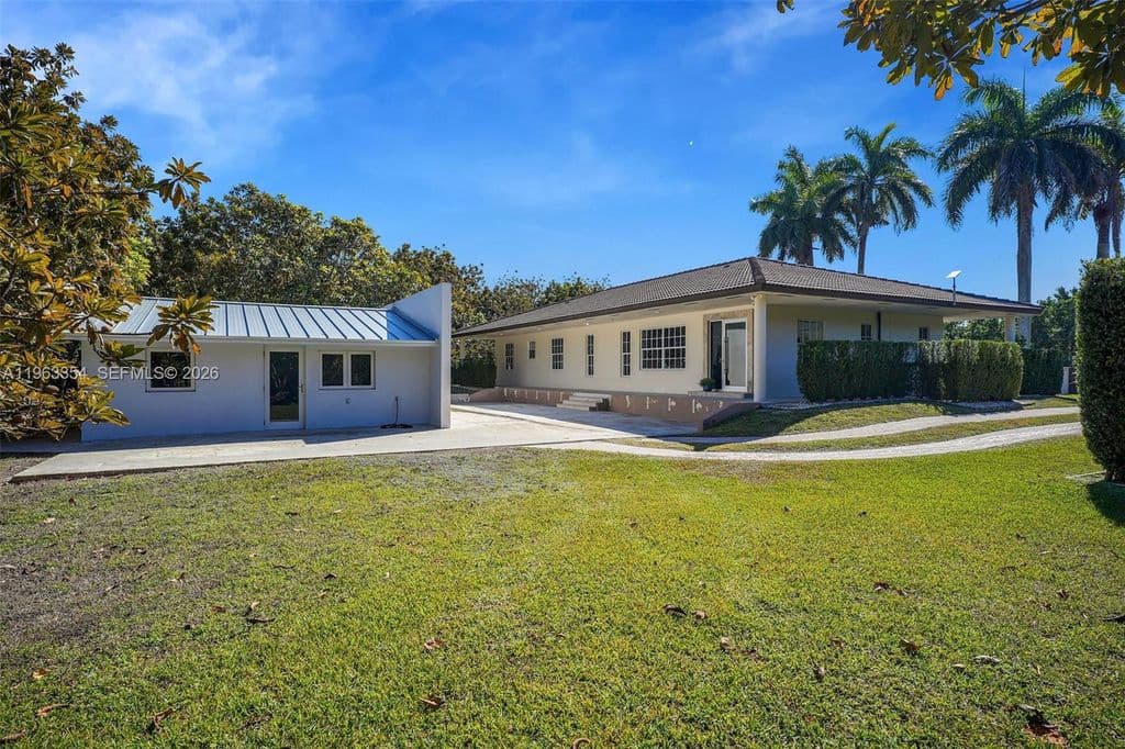 7-bedroom Single-Family Home — 19955 SW 186th St