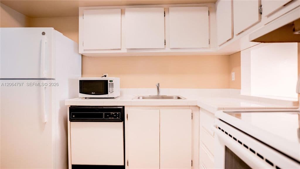 2+1 Condo — 4600 SW 67th Ave APT 243