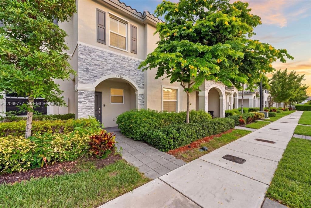 3-bedroom Property — 1586 SE 27th Ter #1586