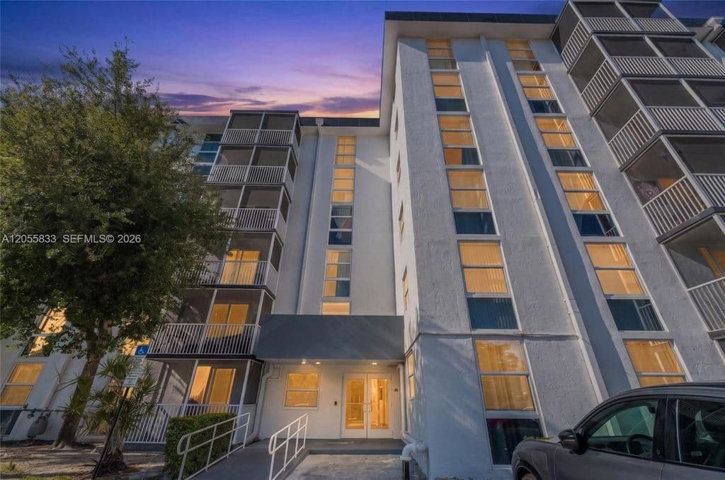 1-bedroom Condo — 16851 NE 23rd Ave #A516