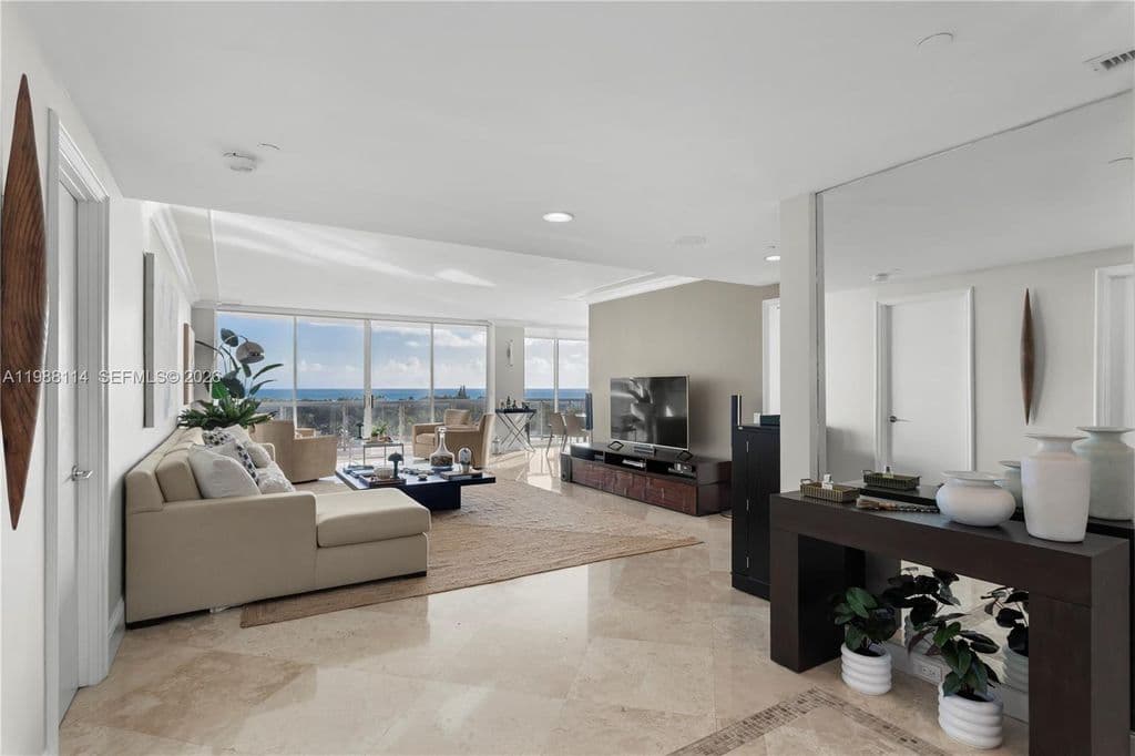 3+1 Condo — 3802 NE 207th St APT 1001