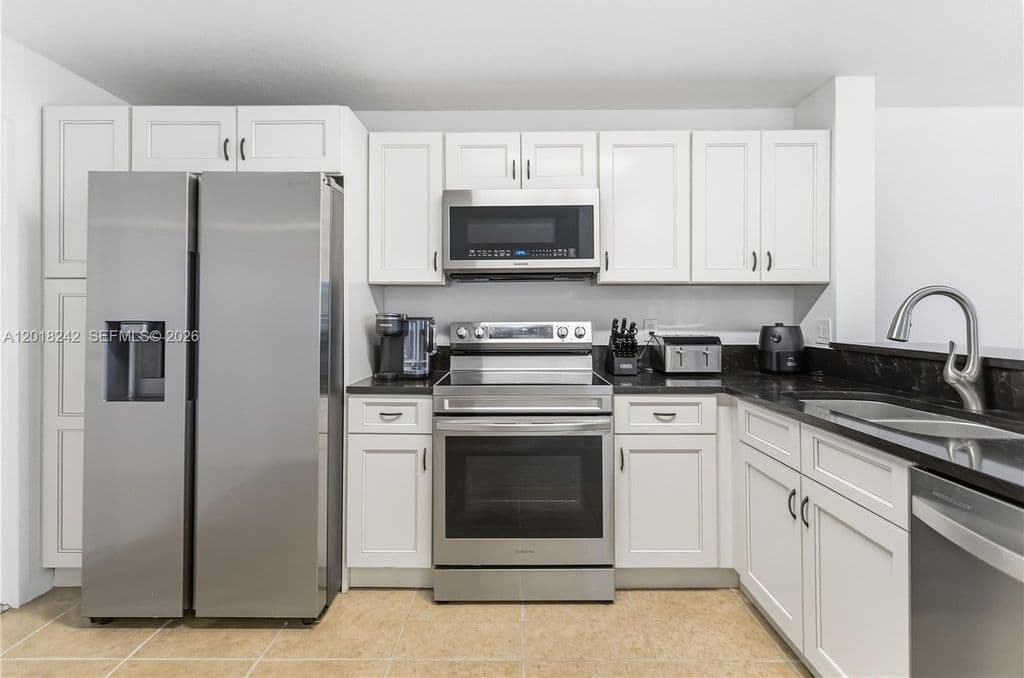 3-bedroom Property — 4065 Crystal Lake Dr